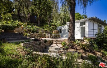 631 Cross Ave in Los Angeles, CA - Building Photo - Building Photo