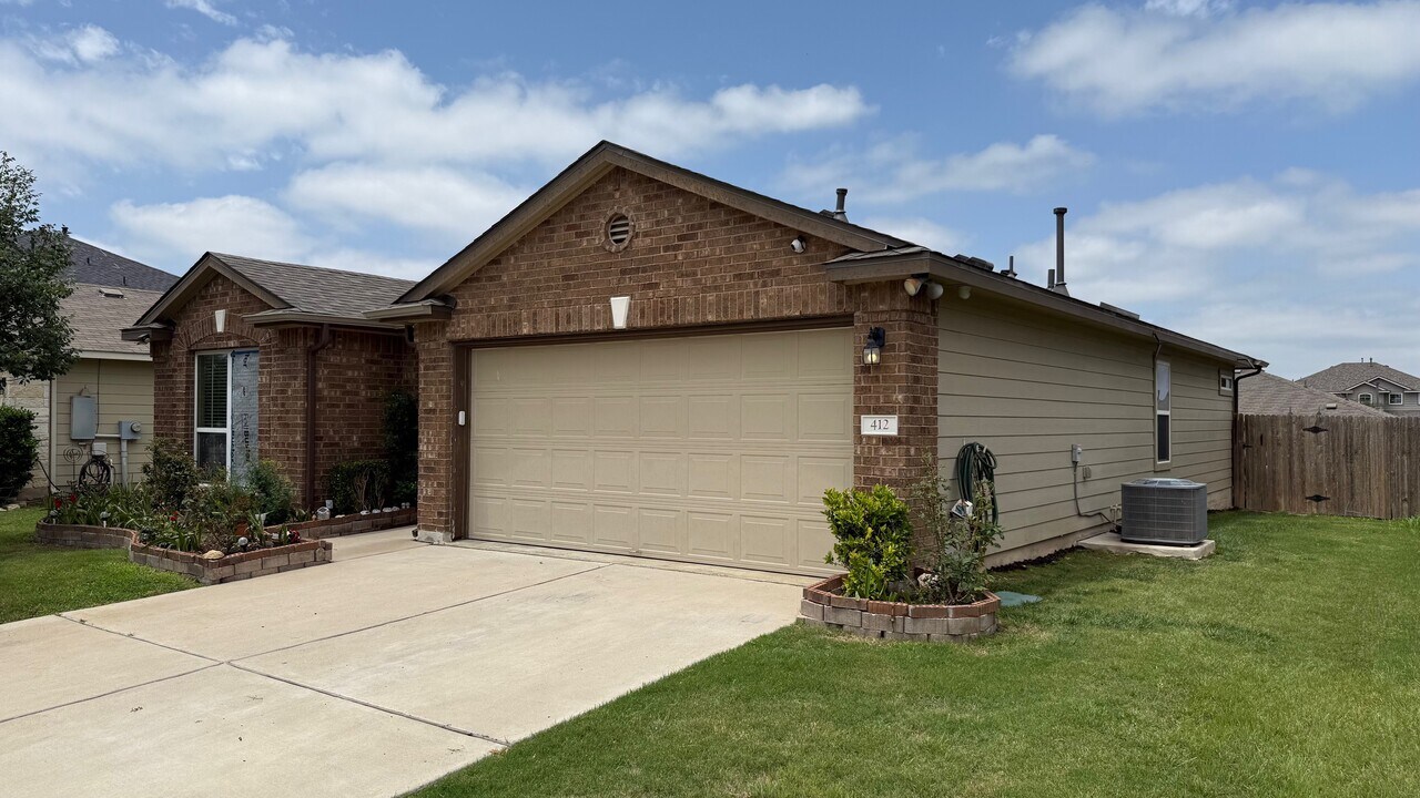 412 Moulins Ln in Georgetown, TX - Building Photo