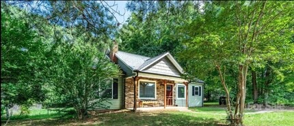 1062 5th St NE in Hickory, NC - Building Photo - Building Photo