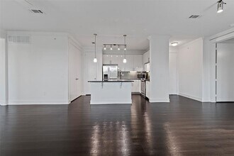 3300 Towers Blvd in Seabrook, TX - Foto de edificio - Building Photo