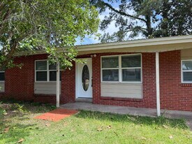 218 Rose Marie Ln SW in Fort Walton Beach, FL - Building Photo