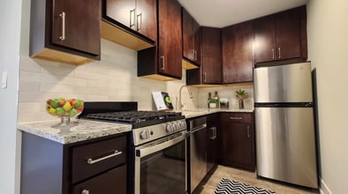 507 W Barry Ave, Unit 445-529 in Chicago, IL - Building Photo - Building Photo