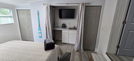 4616 22nd Ave S in St. Petersburg, FL - Foto de edificio - Building Photo