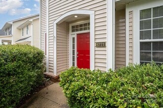 6721 Charter Hills Rd in Charlotte, NC - Building Photo - Building Photo