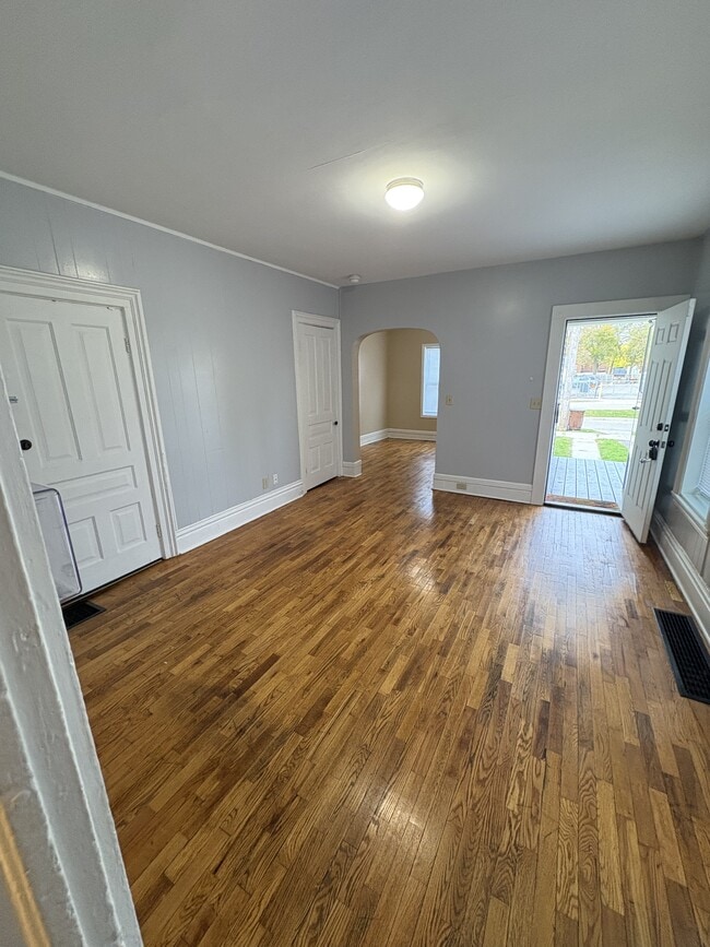 904 Linden Grove Ave in Lansing, MI - Building Photo - Building Photo