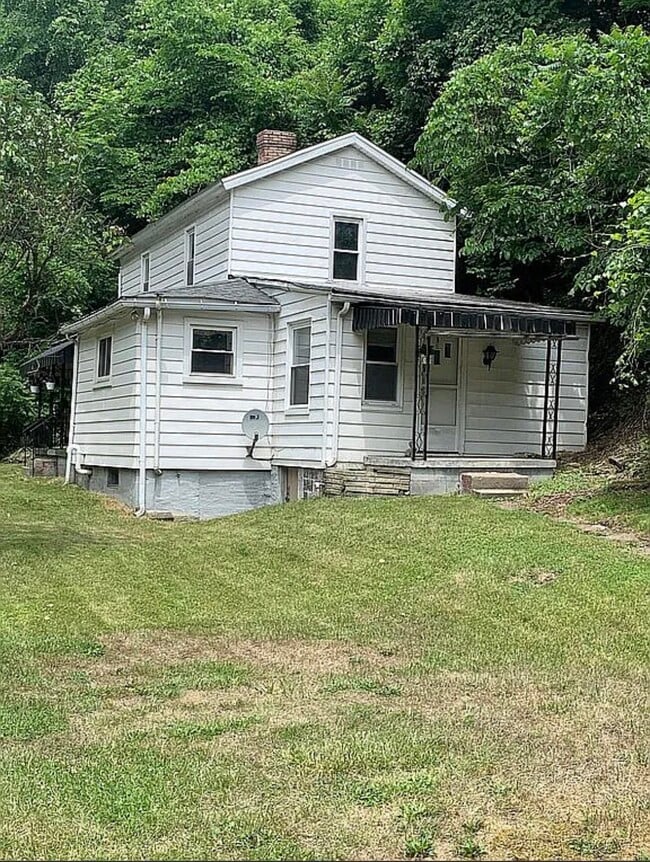 1045 Paintertown Rd in Irwin, PA - Foto de edificio - Building Photo