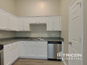 5562 Katherine Village Dr in Ellenwood, GA - Foto de edificio - Building Photo