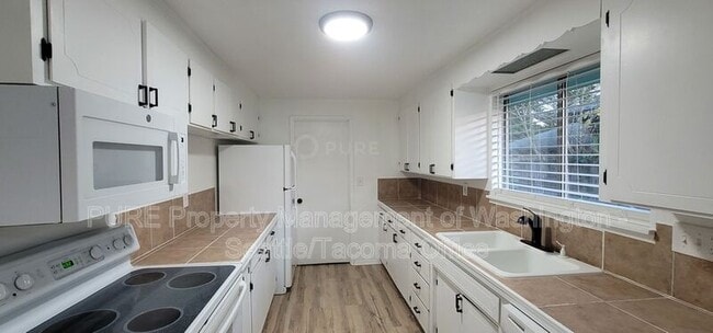 920 S 68th St in Tacoma, WA - Building Photo - Building Photo