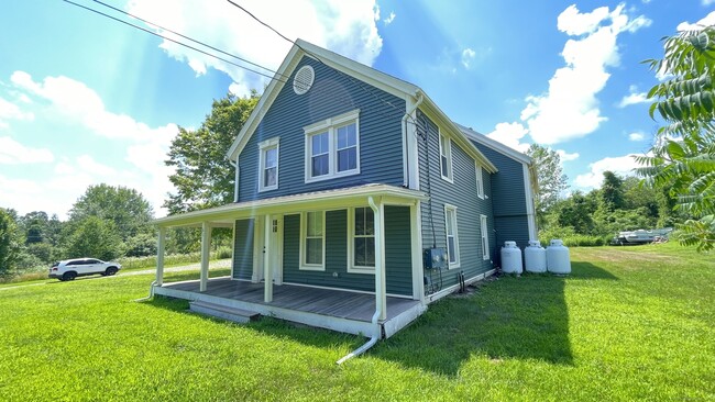61 Hastings Rd in Southwick, MA - Building Photo - Building Photo
