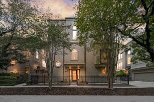 2414 Dorrington St in Houston, TX - Building Photo