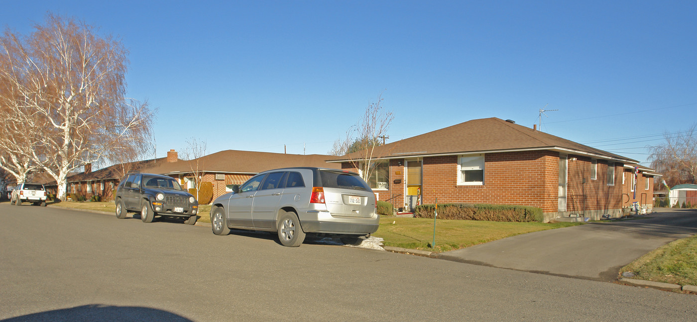 313 N 42nd Ave in Yakima, WA - Building Photo