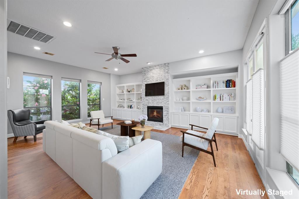 2406 Dorrington St in Houston, TX - Building Photo