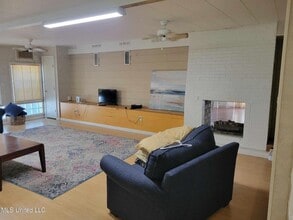 5809 Washington Ave in Ocean Springs, MS - Building Photo - Building Photo