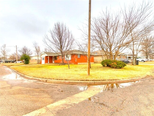 923 SW 3rd St in Moore, OK - Building Photo - Building Photo
