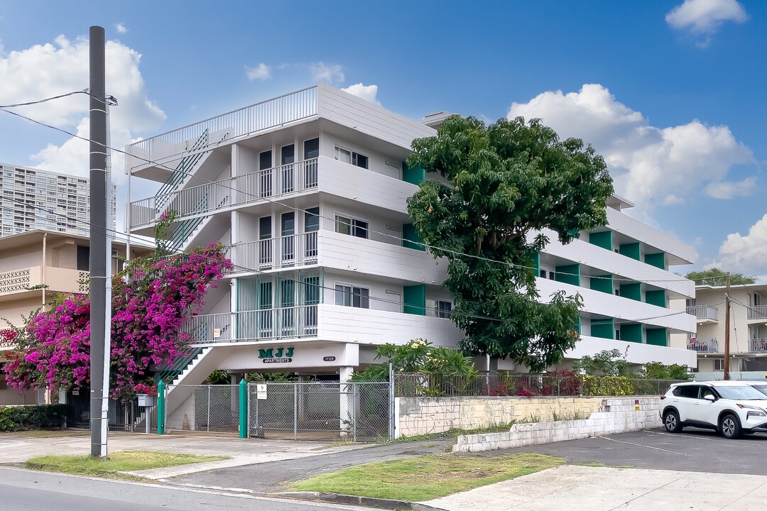 MJJ Apartments in Honolulu, HI - Building Photo