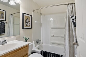 Shadeland Terrace Townhomes w/Full Basements in Indianapolis, IN - Building Photo - Building Photo