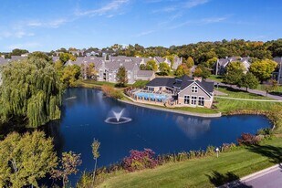6048 Chasewood Pky, Unit 205 in Minnetonka, MN - Building Photo