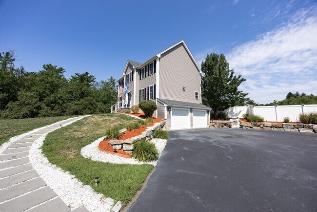 12 Cody Ln in Raynham, MA - Foto de edificio - Building Photo
