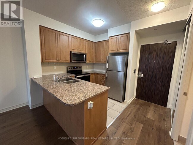 349 Rathburn Rd W in Mississauga, ON - Building Photo - Building Photo