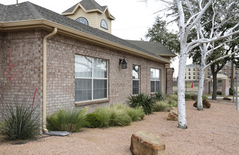 Park Glen Apartments in Midland, TX - Building Photo - Building Photo