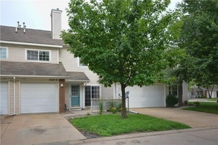 1323 SE Delaware Ave in Ankeny, IA - Building Photo