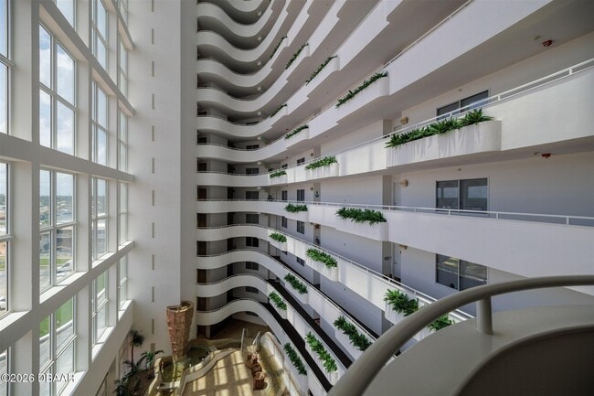 2545 S Atlantic Ave in Daytona Beach, FL - Foto de edificio - Building Photo