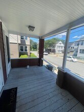 15 Irvington Rd, Unit 1 in Somerville, MA - Foto de edificio - Building Photo