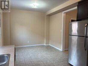 5 Freeland Hollow in Brampton, ON - Building Photo - Building Photo