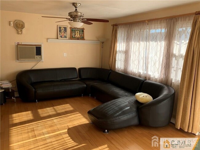 19 W Francis St in Iselin, NJ - Building Photo - Building Photo