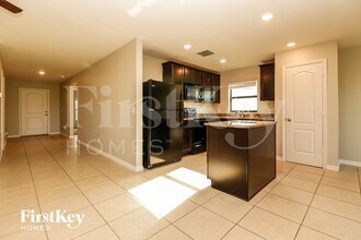 1875 Amber Sweet Cir in Dundee, FL - Foto de edificio - Building Photo