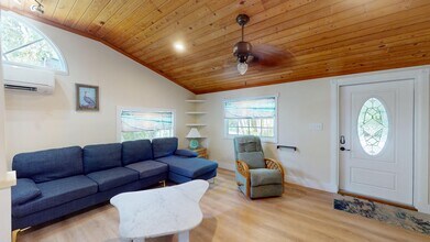25054 5th St in Summerland Key, FL - Building Photo - Building Photo