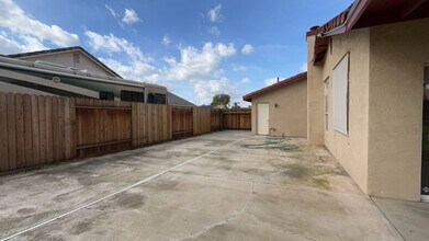 11919 Cotner Ave in Bakersfield, CA - Building Photo - Building Photo
