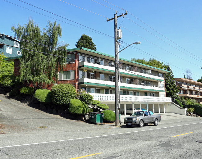 Thorndyke Apartments in Seattle, WA - Building Photo - Building Photo