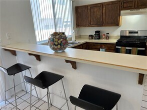 6672 Golden Pond Cir in Las Vegas, NV - Building Photo - Building Photo