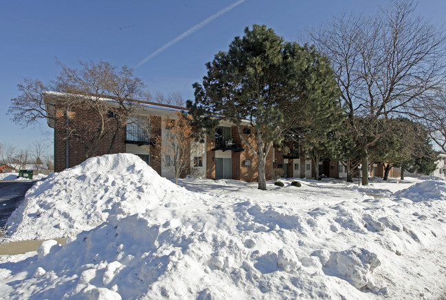 Petretti Apartments in Kenosha, WI - Foto de edificio - Building Photo