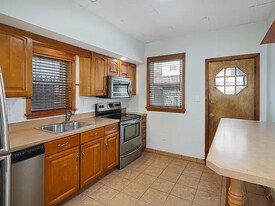 3194 Almond St in Philadelphia, PA - Building Photo