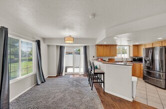 11976 Draperville Ave in Draper, UT - Foto de edificio - Building Photo