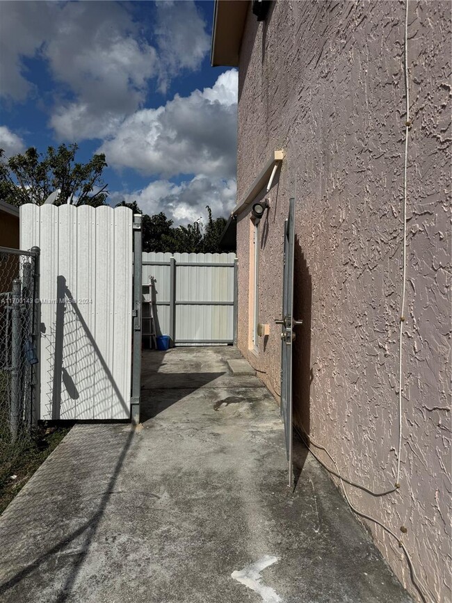 12731 SW 256th St in Homestead, FL - Building Photo - Building Photo