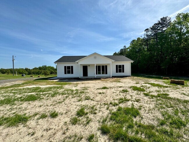 7446 Sturgeon Rd in Warfield, VA - Building Photo - Building Photo