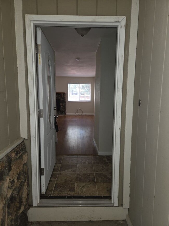 831 Paloma Ave in South Lake Tahoe, CA - Building Photo - Building Photo