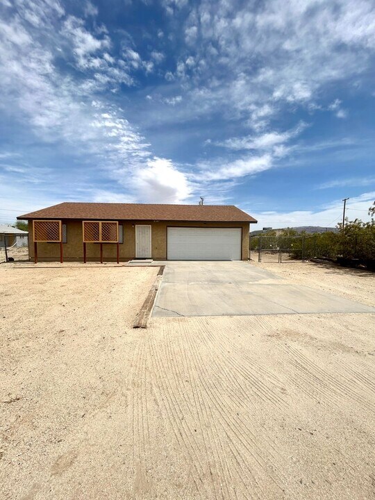 6547-6549 49 Palms Ave in Twentynine Palms, CA - Building Photo
