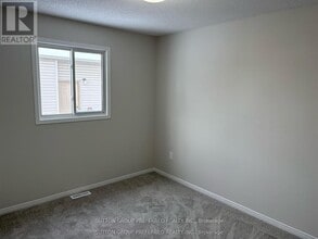 331 Simpson Crescent in London, ON - Building Photo - Building Photo