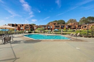 2260 Del Mar Scenic Pkwy in Del Mar, CA - Foto de edificio - Building Photo