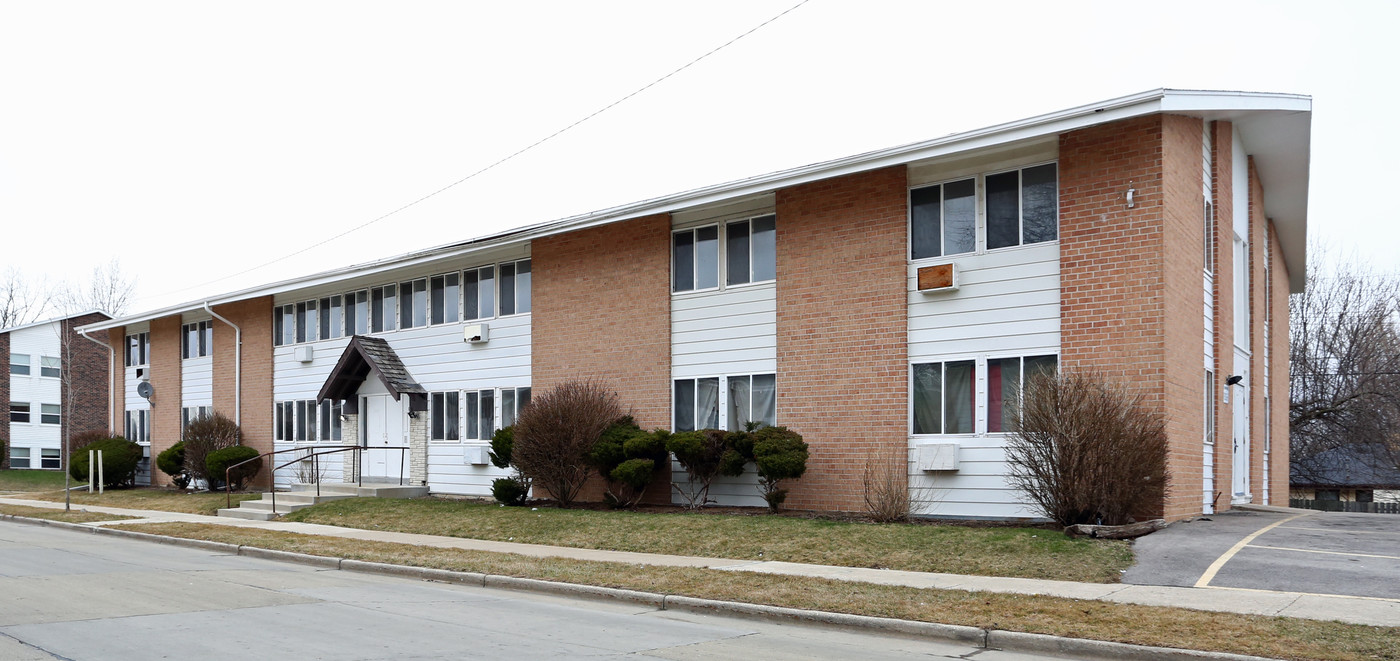 2707 Jacato Dr in Racine, WI - Foto de edificio