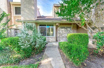 11609 Village Pl Dr in Houston, TX - Building Photo - Building Photo