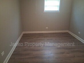 392 W Hickory St in Chicago Heights, IL - Building Photo - Building Photo