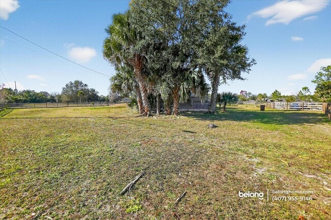1330 Niatross St in Astor, FL - Building Photo - Building Photo