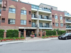 33 Wallace St in Vaughan, ON - Building Photo