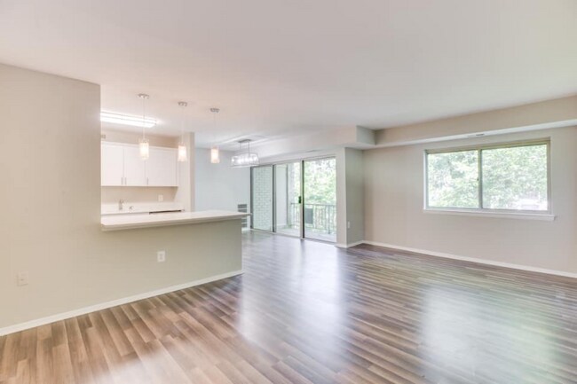 5200 Crossfield Ct in North Bethesda, MD - Building Photo - Building Photo