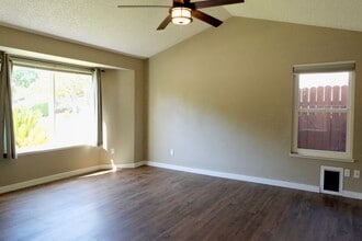 4601 Tippwood Way in Sacramento, CA - Building Photo - Building Photo